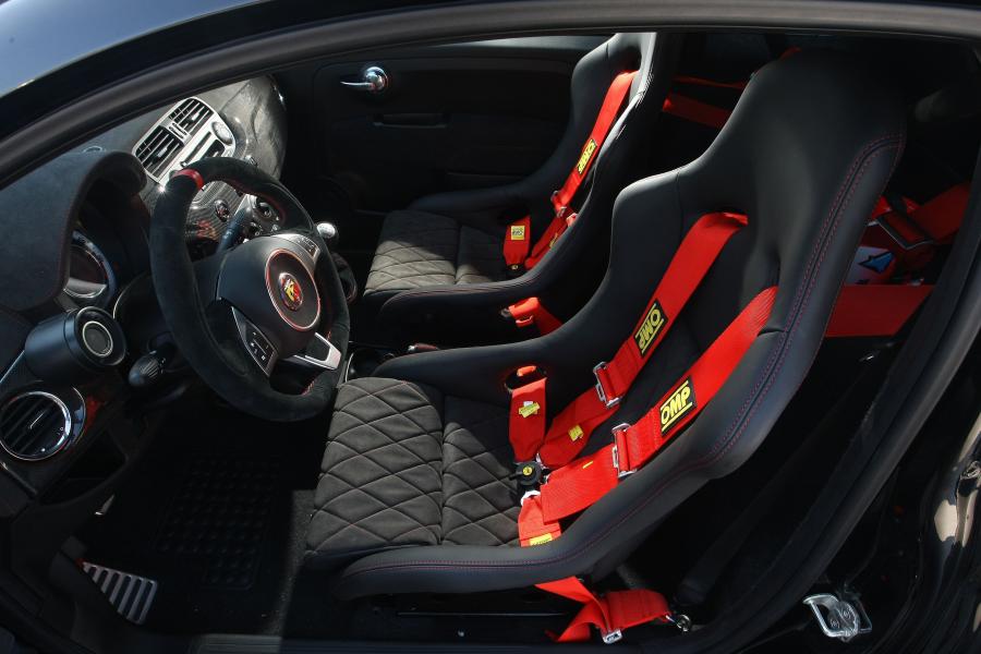 Интерьер Abarth 500 Cinquone Stradale by Romeo Ferraris 2011 года  (фото 6 из 41)